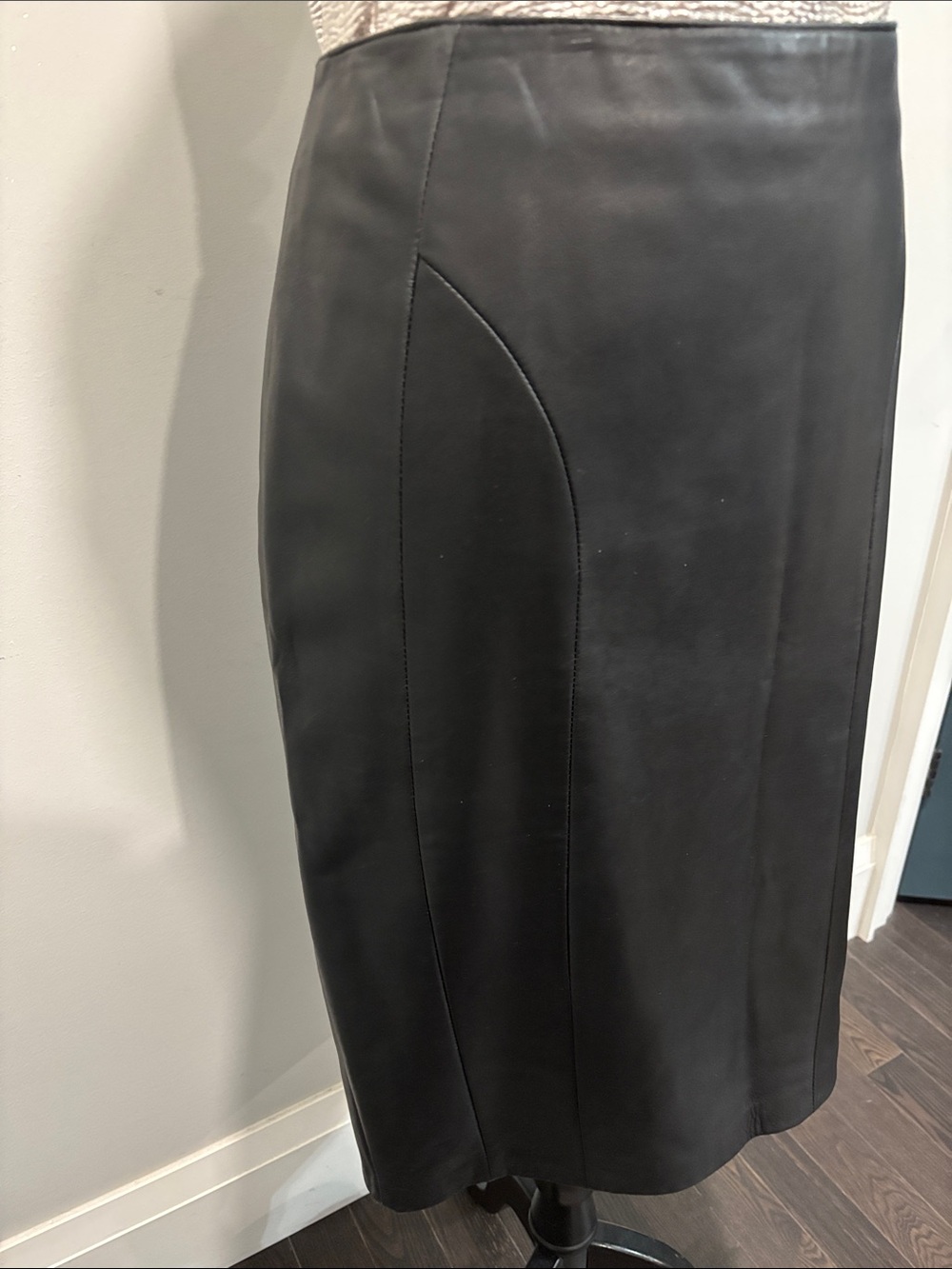 Danier Italian Leather Midi Pencil Skirt Black Size 10 - Picture 7 of 15